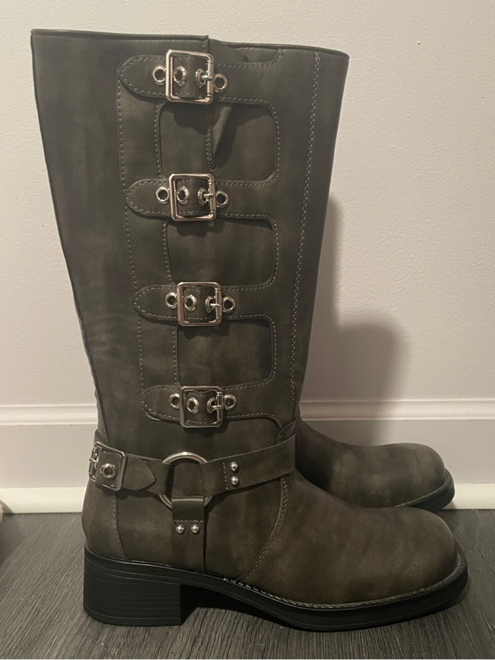 Shoedazzle Flat Boot